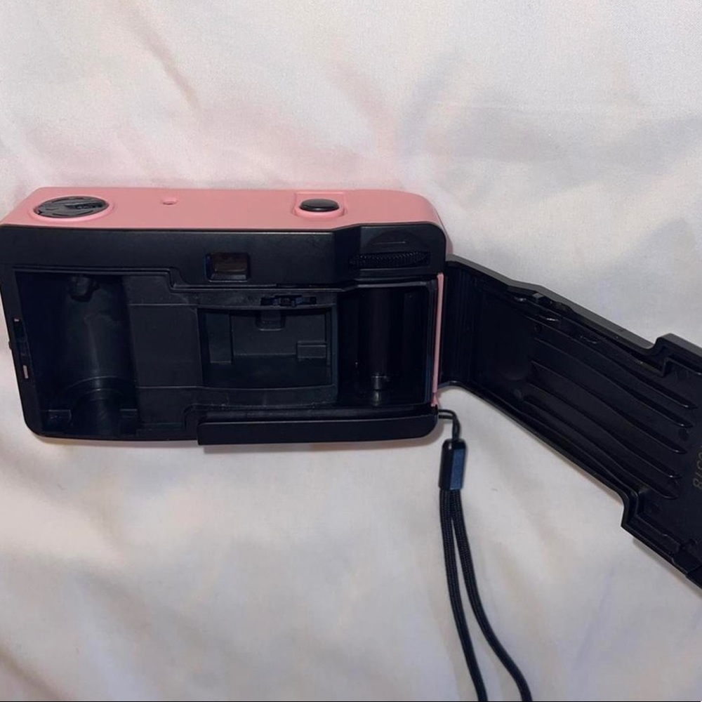 35 MM FILM CAMERA - Picture 2 of 4